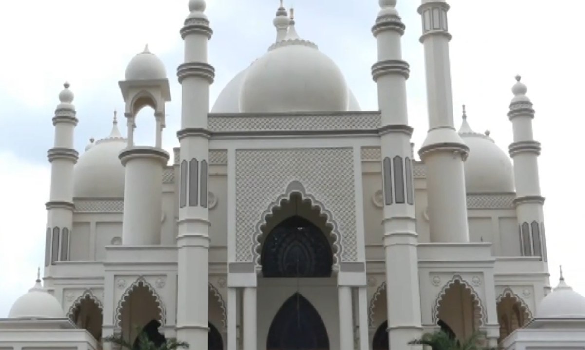 Masjid Berdesain Ala "Taj Mahal" di Kabupaten Malang
