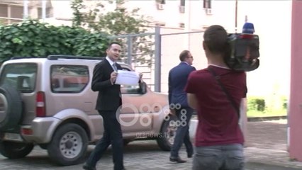 Ora News - Zyrtarët e PD-së mbërrijnë në Prokurori për audio-përgjimin e Agron Xhafajt