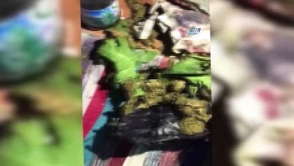 Uyuşturucuyu sobada yakarken yakalandılar