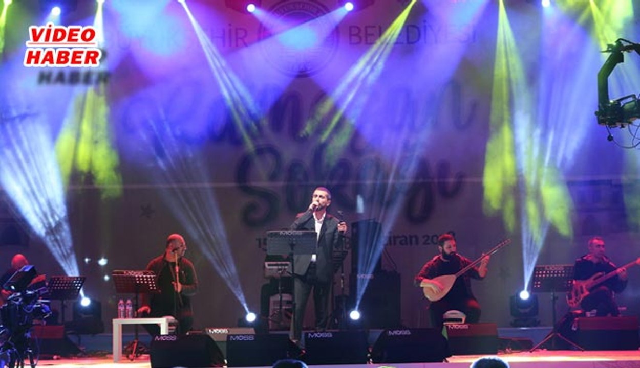 (21 Mayıs 2018) RAMAZAN GECELERİNE RENK KATIYOR RAMAZAN SOKAĞI’NDA ALTINCI GÜNÜN KONUĞU UMUT MÜRARE OLDU