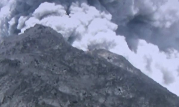 Letusan Freatik Gunung Merapi Terjadi 2 Kali