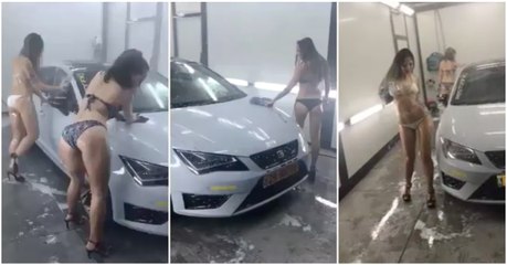 Jovem em biquíni e salto alto tem experiência traumatizante durante a lavagem de um carro