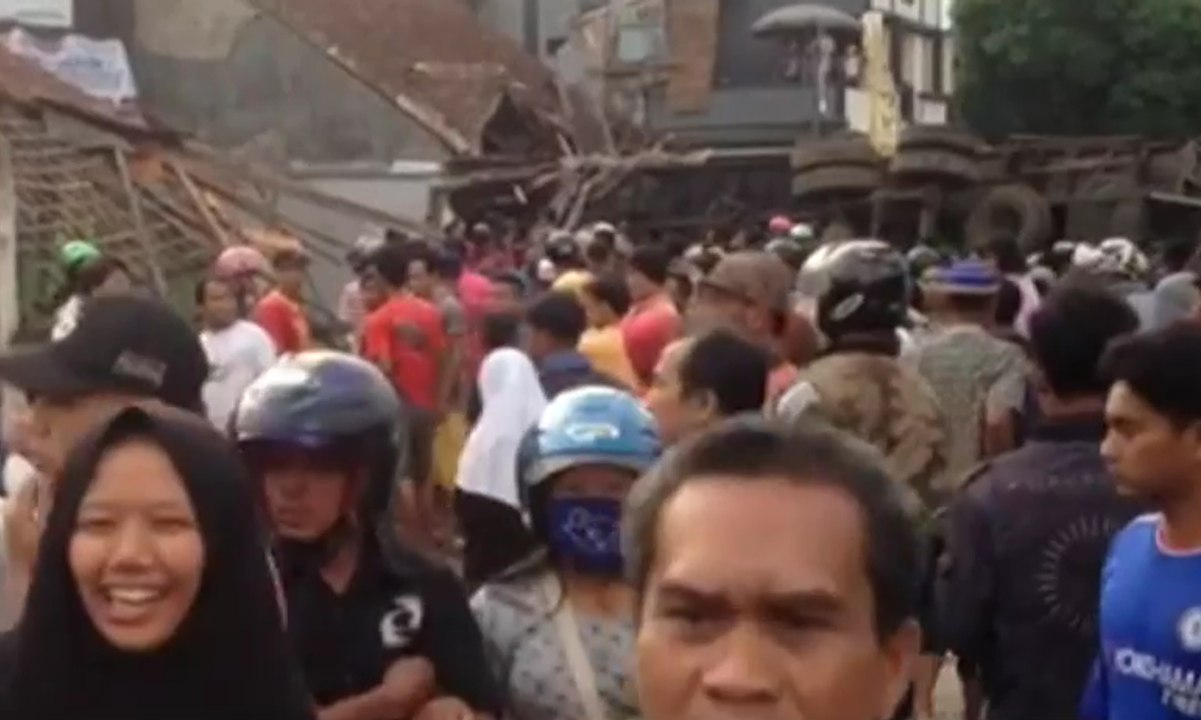 Kecelakaan Maut Truk Tronton, 12 Orang Tewas