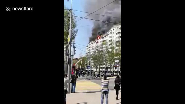 Massive fire sweeps through residential building in Russia