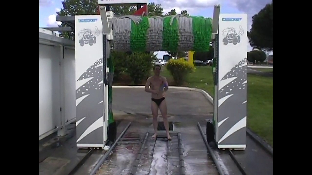 CAR WASH (REMI GAILLARD)