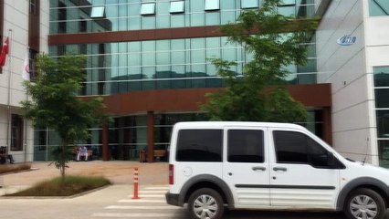 Hastanede ütü makinesine eşarbını kaptıran çalışan hayatını kaybetti