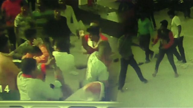 पेट्रोल पंप कर्मचारियों पर कम पेट्रोल डालने के आरोप लगा दौड़ा-दौड़ाकर पीटा