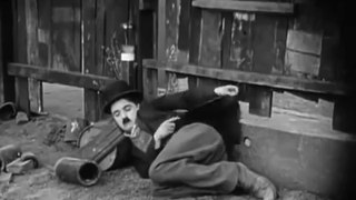 Charlie Chaplin - A Dogs Life (1918)