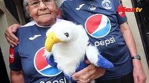 Estos abuelitos se hicieron virales por compartir de forma apasionada su amor por el Motagua. Te contamos sobre su vida y amor por el ciclón. #RelationshipGoals