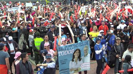 Direita lidera pesquisas na Colômbia