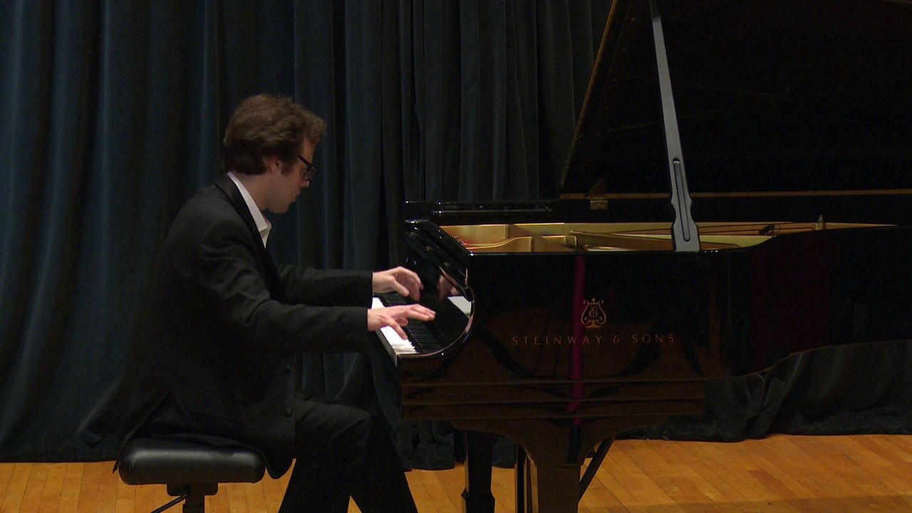 Michael Kaykov plays Liszt: Hungarian Rhapsody No. 9 "Pesther Karneval"