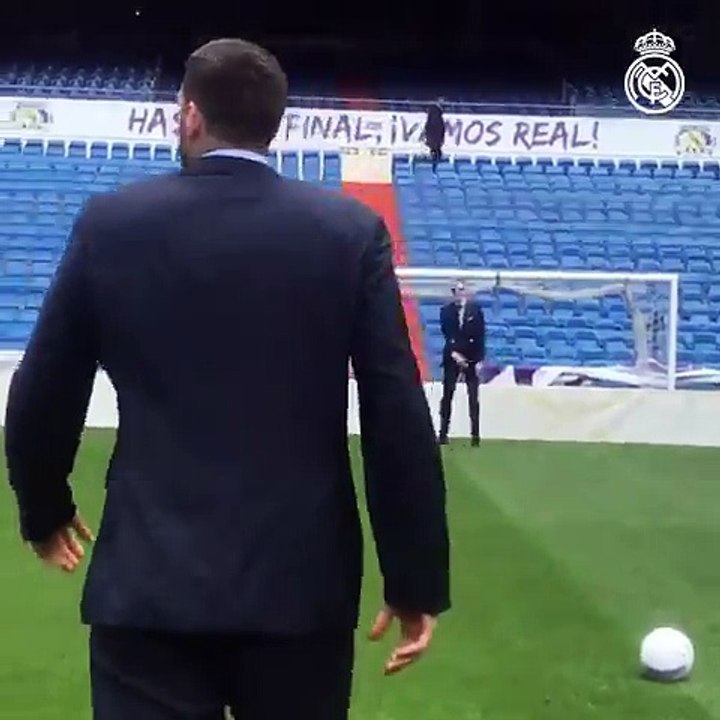 Felipe Reyes lanzando un penalti en el Santiago Bernabéu