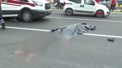 Düzce-Yolun Karşısına Geçerken İş Makinesinin Altında Kalarak Öldü-Hd