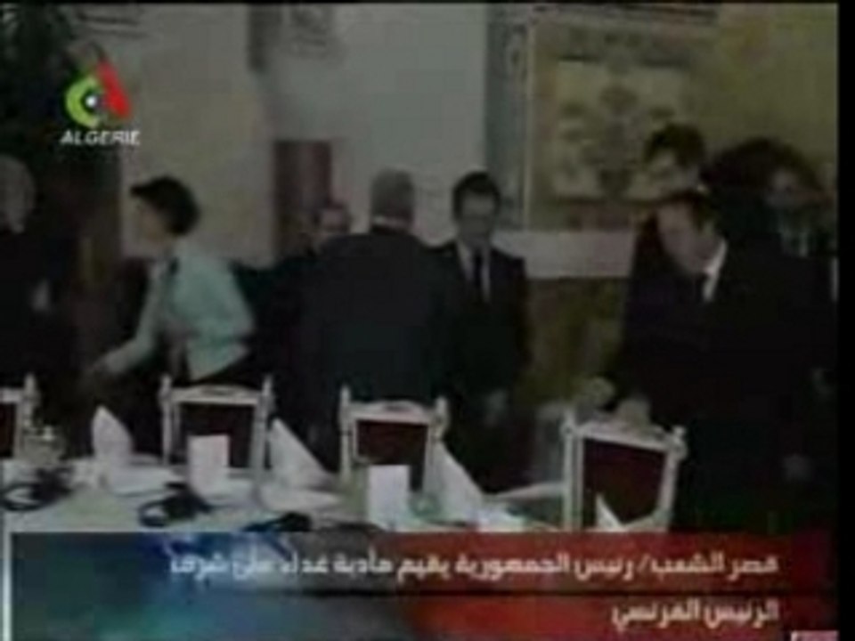 Nicolas Sarkozy offre une rose à Rachida Dati !