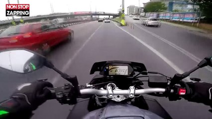 Turquie : Un motard remonte les bouchons d'une manière affolante (Vidéo)