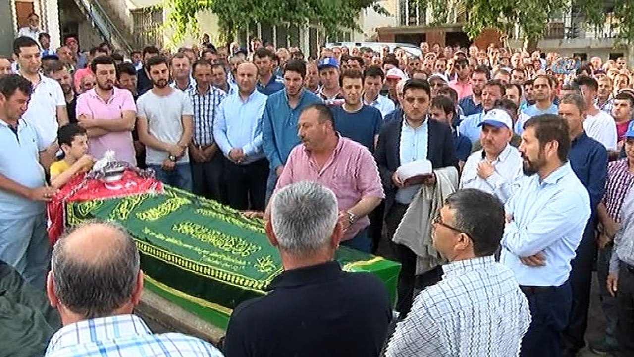 Gözyaşları anneanne ve torun için aktı... Havuza düşen anne anneanne ve torun son yolculuğuna uğurlandı