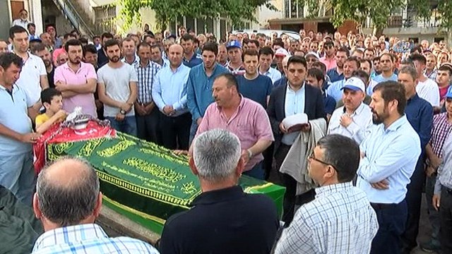 Gözyaşları anneanne ve torun için aktı... Havuza düşen anne anneanne ve torun son yolculuğuna uğurlandı