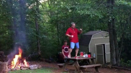 piknik masasının üzerine oynayan adamnın hazin sonu