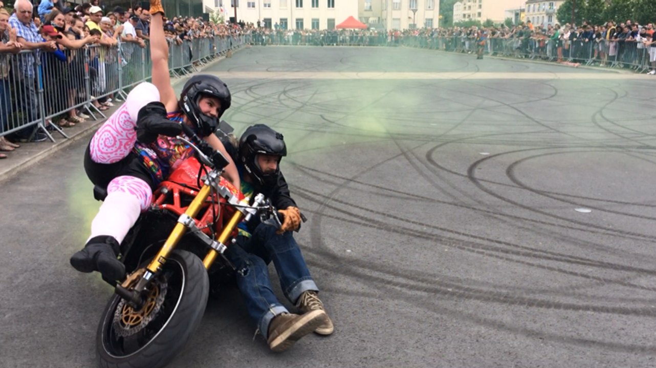 Acrobatie moto par Rolf circus