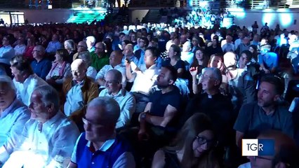 Al Bano festeggia il compleanno ad Andria e dona ricavato del concerto agli andriesi in difficoltà.
