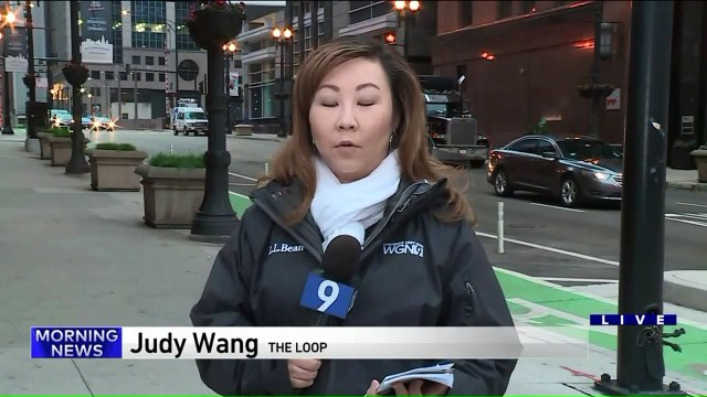 Woman Viciously Attacked by Group of Women in Chicago