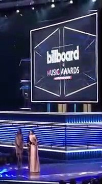 TAYLOR SWIFT WINS _TOP SELLING ALBUM_ BMAS 2018