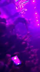 Sauter dans la foule d'un concert...? MAUVAISE IDEE !