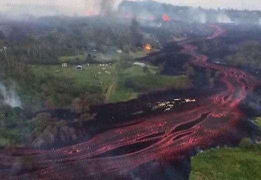 Lava de volcán Kilauea llega al océano pacifico y formó una nube tóxica en Hawai