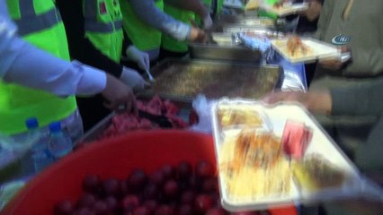 - TİKA’dan Afganistanlı yetim çocuklara iftar