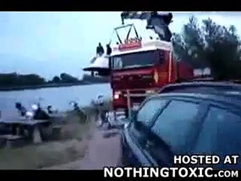 Compilation of accidents with boats on lifts and cranes! [CRAZY]