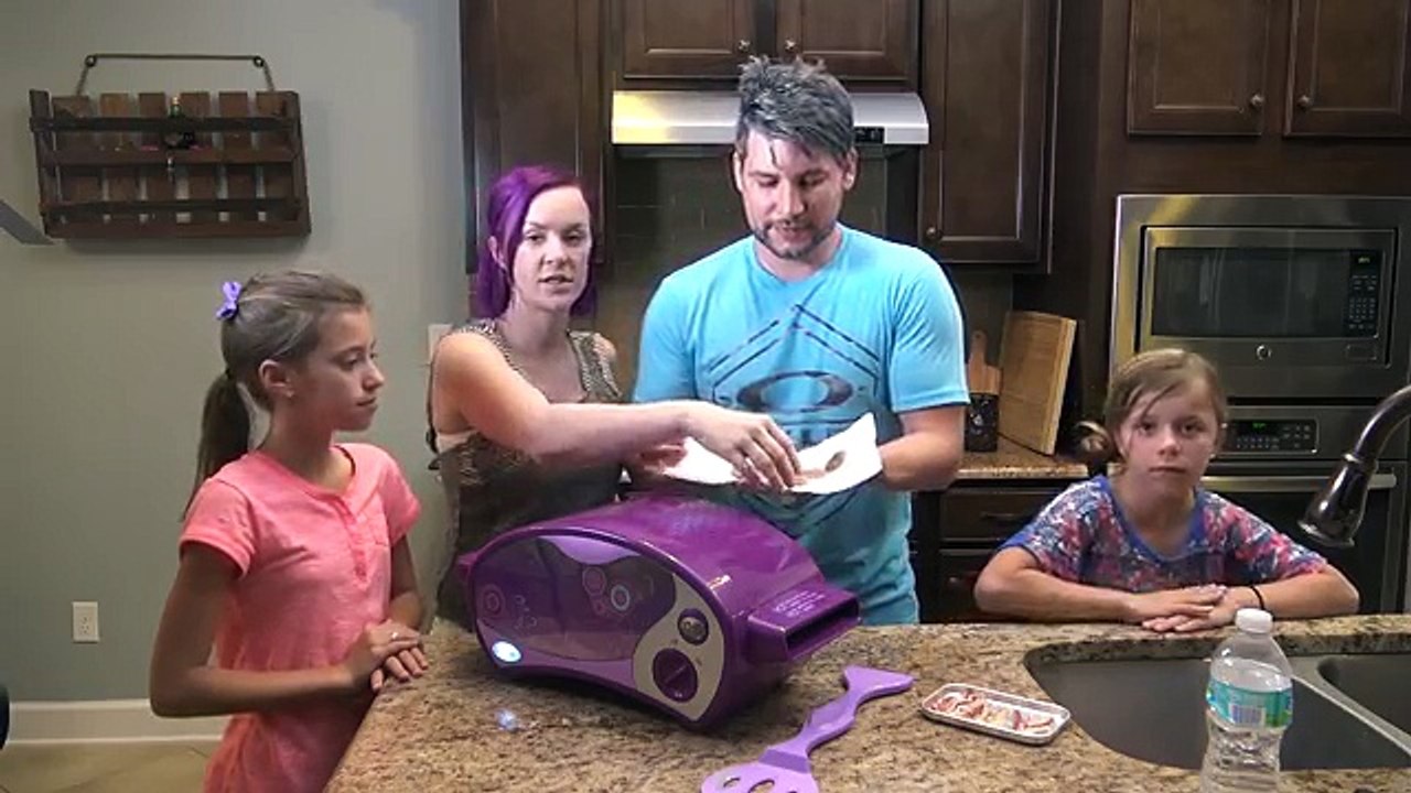 MAKING BREAKFAST IN OUR EASY BAKE OVEN!!