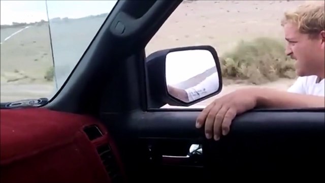 En BMX il s'accroche à une voiture à plus de 80kmh et chute