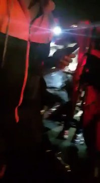 حادث سير مروع على طريق الخليل قبل قليل ...شابًا يبلغ من العمر (25 عامًا)، لقي مصرعه اليوم الجمعة، بينما أصيب آخر، جرّاء حادث سير بين مركبة وشاحنة في منطقة البق