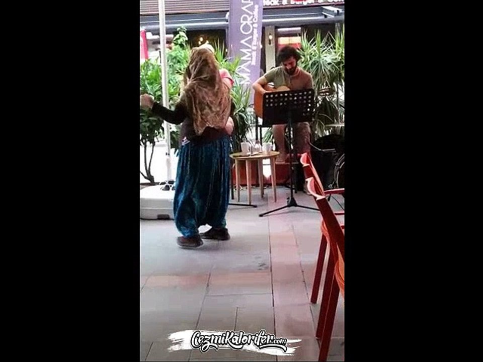Doğu Batı Sentezini En Güzel Şekilde Yapan Hanım Teyze