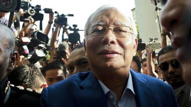 Najib arrives at MACC HQ to have his statement recorded