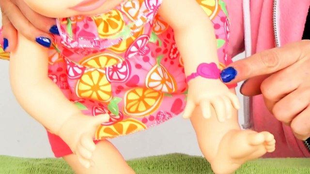 MA POUPEE FAIT POPO ! Sarah baby Alive va au pot