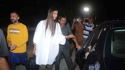Sonam Kapoor ने पति Anand Ahuja को Mumbai Airport पर कुछ ऐसे किया रिसीव | वनइंडिया हिंदी