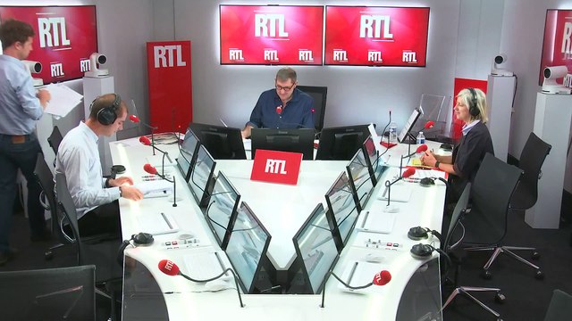 Daniel Cohn-Bendit face au CRS qu'il avait défié en mai 68