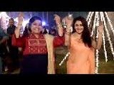 Madhuri Dixit And Renuka Shahane Recreates 'Hum Aapke Hain Koun' Moment | Bollywood Buzz