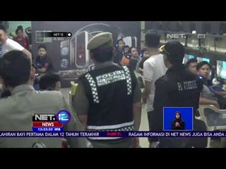 Satpol PP Bubarkan Pengunjung Warnet yang Membuat Resah Warga - NET 12