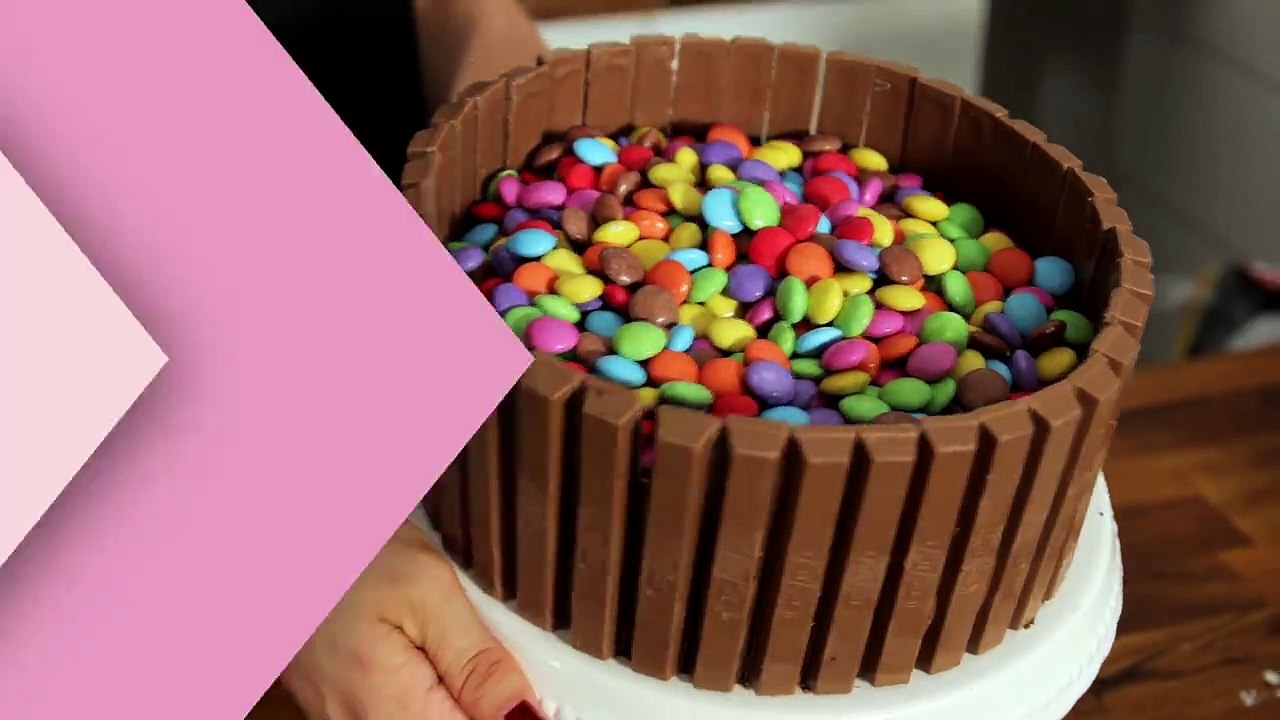 Ultimativer Geburtstagskuchen gesucht? Dann backt diesen mega Candy-Cake! ZUM REZEPT 
