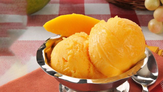 Mango Ice Cream Recipe: सिर्फ 3 चीज़ों से बनाएं मार्किट जैसी मैंगो आइसक्रीम | Boldsky