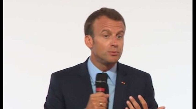 Emmanuel Macron ne veut pas d'un plan banlieue de 2 mâles blancs ne vivant pas dans ces quartiers