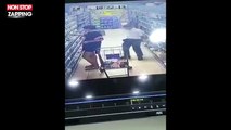 Chine : Un pervers regarde sous la robe d'une femme dans un supermarché (vidéo)