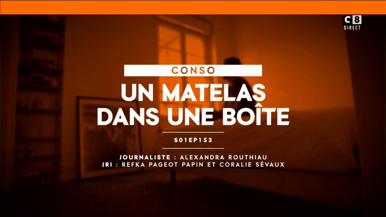 Un matelas dans une boîte