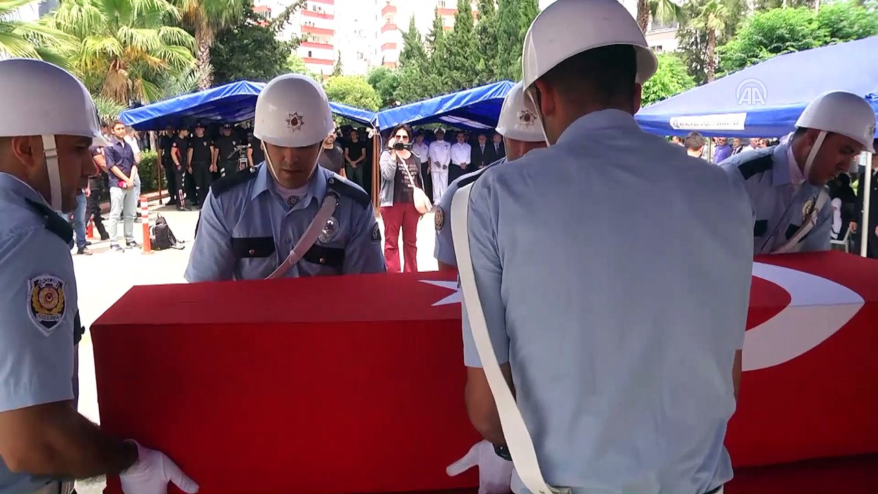 İncelediği suç aleti tabancanın ateş alması sonucu yaralanan polis memuru hayatını kaybetti - ANTALYA