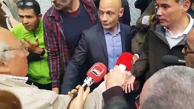 Manif des fonctionnaires: Olivier Fauire, Premier secrétaire du PS, insulté et exfiltré en urgence pour sa protection - VIDEO