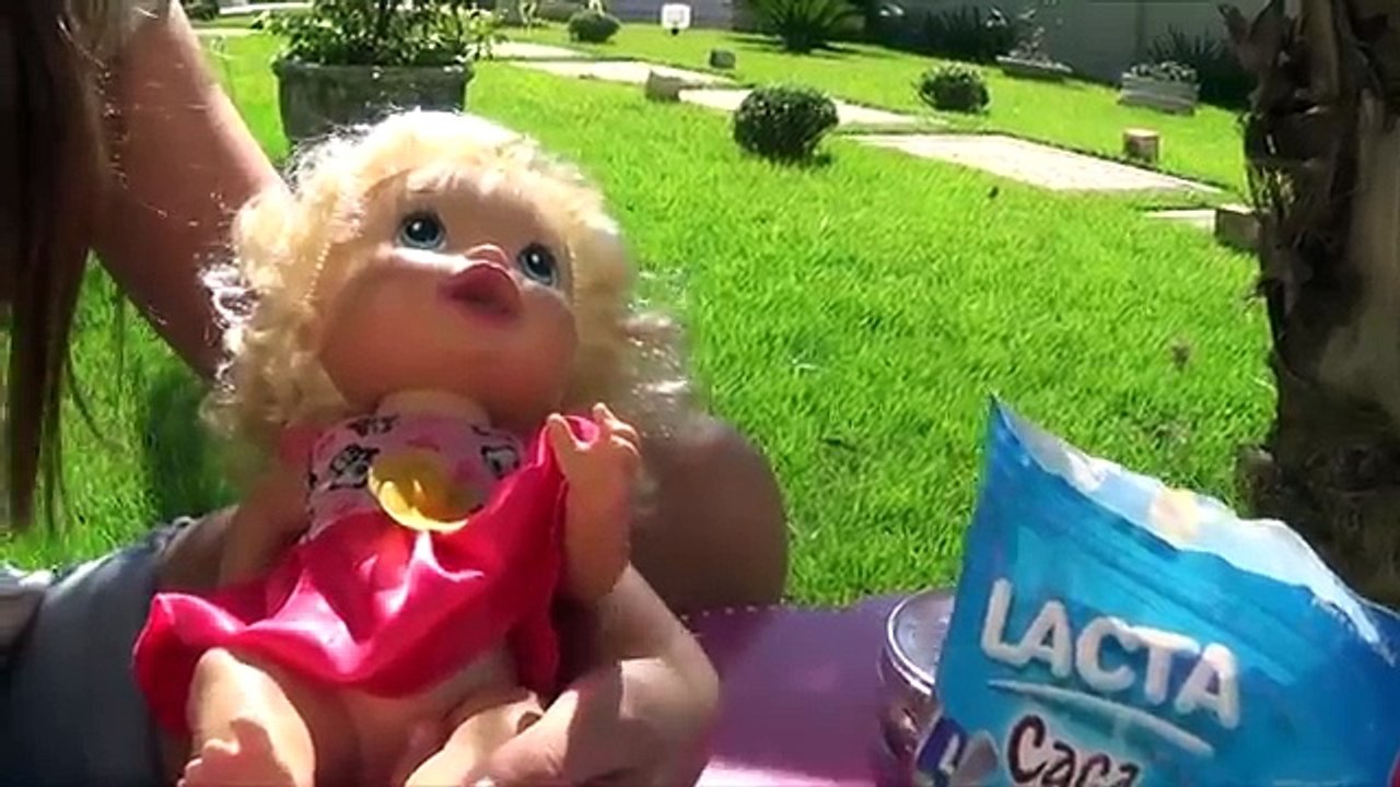 BABY ALIVE - VOMITOU EM MIM!!
