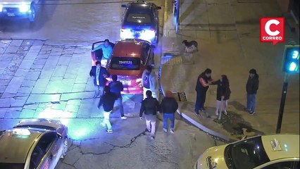 Cet homme frappe sa copine, quelques instants plus tard il reçoit une leçon qu’il n’est pas près d’oublier