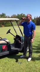 Mauvais : il creuse le sol au golf en essayant de frapper la balle !